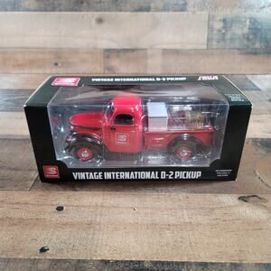 Speedway Die Cast Vintage International D2 Pickup Truck 1/25 Scale 1st in Series